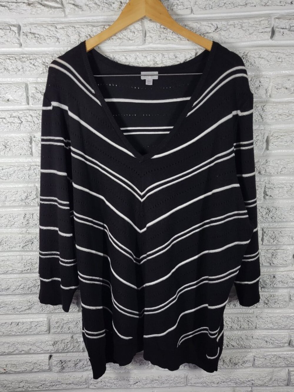 Avenue Women 26-28 Sweater Black Eyelet V-Neck 3/4 Sleeve Knit Stretch BLA65E‎